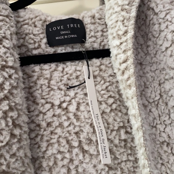 NWT Hooded Sherpa Vest - Picture 2 of 4